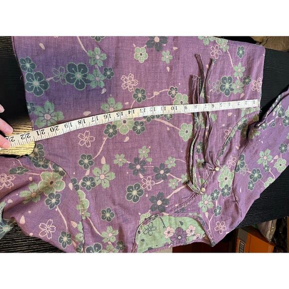 Super soft and comfy Asian-inspired floral top - Picture 2 of 7